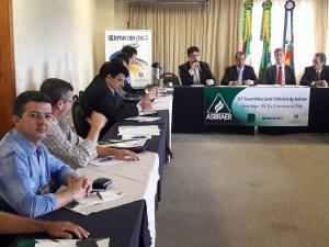 Diretor da Emater, Carlos Dias (1º à esq) na 50ª Assembleia Geral Ordinária da Associação Brasileira das Entidades Estaduais de Assistência Técnica e Extensão Rural.