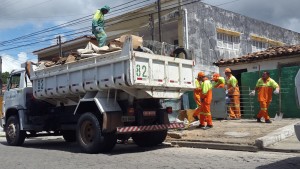 Trabalho em casa de acumulador na Gruta segue até terça-feira (22).