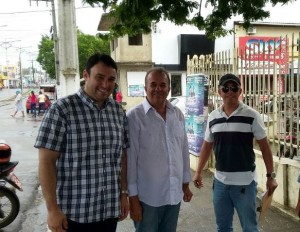 Secretário Eduardo Holanda (centro) visitou andamento das obras