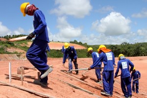 Obras de saneamento foram retomadas pelo Governo de Alagoas através da Seinfra nesta segunda-feira (11) e beneficiará municípios de Coqueiro Seco, Satuba e Santa Luzia do Norte.