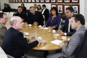 Governador Renan Filho ao receber empresários paulistas em Palácio, nesta quarta-feira (13).