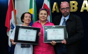 Mário Lima e Valmir Calheiros (em memória) foram agraciados com a honraria, durante sessão solene no Plenário da Câmara.