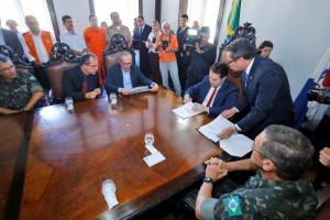 Com a assinatura do governador Renan Filho, ocorrida nesta quinta-feira (5) o processo legal de construção do eixo Quartel vai auxiliar o fluxo da principal via de Maceió, a Avenida Fernandes Lima.