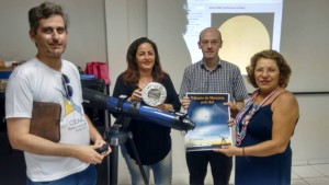 Professora Lenilda Austrilino (D) e equipe de professores do CEAAL