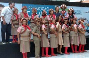 O grupo do Serviço de Convivência e Fortalecimento de Vínculos (SCFV) para crianças e adolescentes da unidade.