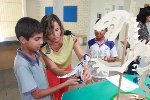 Alunos da rede estadual de ensino participam de experimentos científicos até esta sexta-feira (3) em comemoração à Semana do Meio Ambiente.