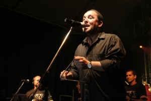 “Há uma música entre nós” é o show do cantor Lima Neto em mais uma apresentação do Teatro Deodoro é o Maior Barato, nesta quarta-feira (22).