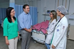 Governador Renan Filho na ocasião em que conheceu o funcionamento da única unidade especializada em atender pacientes vítimas de Acidente Vascular Cerebral (AVC) em Alagoas no HGE.