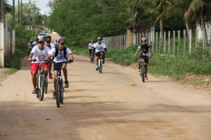 Na manhã deste domingo (05), foi dia de pedalar pela preservação ambiental. 