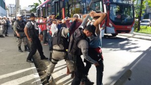 Equipes do Batalhão de Trânsito (BPTran) e equipes da Operação Policial Litorânea Integrada (Oplit) fazem parte da operação