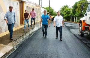 Prefeito Vistoria Obras de Pavimentação