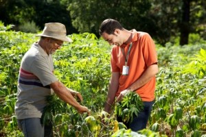 Foram discutidos temas como: implantação do Programa da Agricultura Familiar (PAF) nos municípios, incentivo à criação de tilápias através da distribuição de alevinos, formalização de associações e cooperativas.