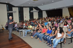 As aulas têm início nesta terça-feira (19). 