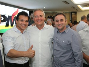 Ricardo Nezinho e Yale Fernandes com o senador Renan Calheiros (ao centro) no encontro do PMDB