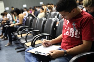 Estudantes convocados têm até esta quarta (27) para levar a documentação exigida no edital