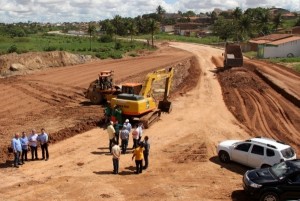 Governador Renan Filho declarou de utilidade pública nesta segunda-feira (15), para fins de desapropriação, as faixas de terras e benfeitorias necessárias para obras da Rodovia AL-110, em Arapiraca.