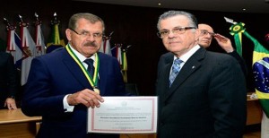 Ministro Humberto Martins (esquerda) com o presidente do TRE, Sebastião Costa Filho