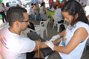 Tenda do Hemoal irá coletar os dados dos voluntários e cadastrá-los no Registro dos Doadores Voluntários de Medula Óssea (Redome).