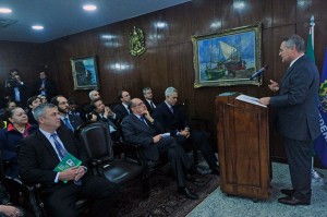 Em cerimônia realizada nesta quarta-feira (24), o presidente do Senado, Renan Calheiros (PMDB-AL), lançou a cartilha Condutas vedadas aos agentes públicos federais nas eleições 2016 