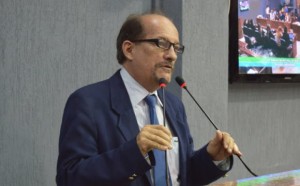 Solenidade será nesta sexta (19), no auditório do Tribunal de Contas; honraria é o reconhecimento aos serviços prestados pelo economista Derli Klüsener.