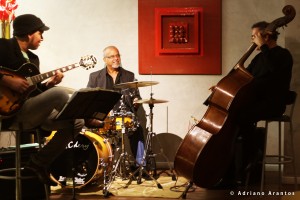 Contrabaixista Felix Baigon e guitarrista Ricardo Lopes convidam músicos para uma jam-session na quinta-feira (22), a partir das 21h.