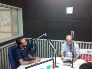Gerente da Fauna e Flora da Unidade de Conservação do IMA, Epitácio Correia (à esq.), durante entrevista na Rádio Difusora, onde fez esclarecimentos sobre temas ligados ao meio ambiente.