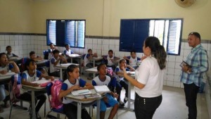 Campanha do Desarmamento Infantil com o tema “Arma, nem de brinquedo” começou nesta segunda-feira (10) nas escolas públicas