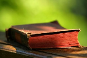 {83aea0a9fa4add3a609dac614ff86bcf}_old_book_1426980_660x440x0