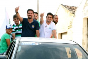 Rodrigo Cunha (à esq) abraçou a candidatura de Valsandy em Arapiraca