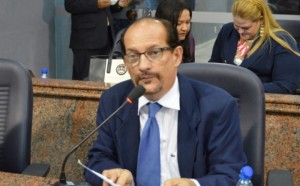 As outorgas foram propostas pelo vereador Cleber Costa (PP) e aprovadas por unanimidade pelo Plenário da Casa
