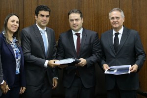 Presidente Kênia Marcelino (Codevasf), ministro Helder Barbalho (Integração), governador Renan Filho e presidente do Senado, Renan Calheiros, comemoram realização de um sonho comum de AL e SE