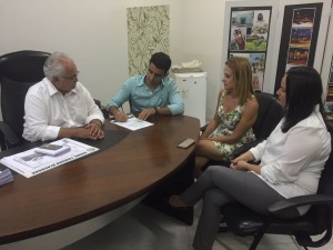 Rogério Teófilo recebe, na tarde desta sexta-feira (27), duas emendas do deputado federal JHC