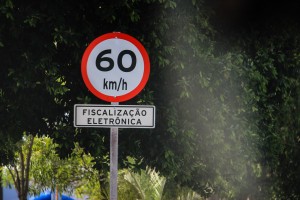 Sinalização de velocidade na Av. Fernandes Lima, no Farol.  Foto: Pei Fon/ Secom Maceió