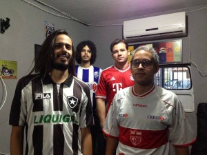 Jude, com Pedro Salvador ao fundo