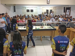 Alunos mostram no Legislativo municipal como desenvolveram o projeto Ortofibra