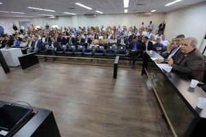 Desembargador Celyrio Adamastor discursa na abertura de evento