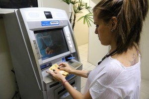 Pagamento de toda a primeira faixa salarial – que seria feito em 28 de abril – será antecipado para esta quinta-feira (27)