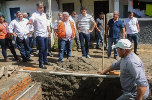 Prefeito Rui Palmeira vistoria obras na Ladeira da Moenda Foto:Marco Antônio/Secom Maceió
