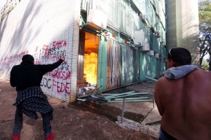 Brasília - Centrais sindicais realizam manifestação em Brasília. (Marcelo Camargo/Agência Brasil)