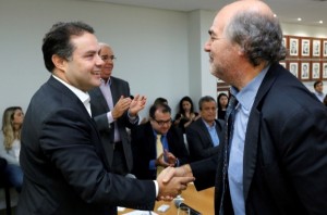 Governador Renan Filho e representantes da Organização das Nações Unidas (ONU) ao lançar, nesta terça-feira (4), o programa Vida Nova nas Grotas