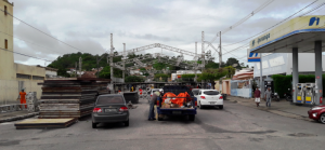 Trânsito foi alterado nesta terça-feira (11) devido a montagem da estrutura para a 55ª Festa da Juventude