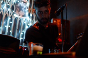 Na terça-feira (11), o músico paulista Vinícius Diasz dividirá o espaço de pocket shows com o alagoano Edi Ribeiro, misturando estilos e celebrando a chamada música “autoral”