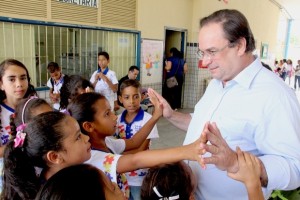 Governador em exercício, Luciano Barbosa, visitou nesta segunda-feira (23) duas escolas do Cepa para levar seu apoio e incentivo aos professores e alunos que participam este ano da Prova Brasil