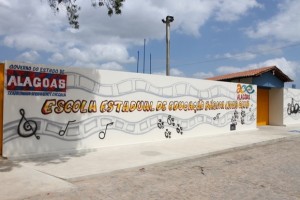 Com 617 alunos e 10 salas de aulas, a Lions Club, no bairro Jardim Tropical, em Arapiraca, teve toda a sua estrutura física recuperada e será uma das contempladas na entrega nesta sexta (6) pelo governador Renan Filho