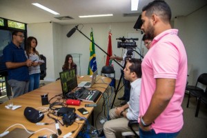 Equipe da Secom inovou ao realizar transmissão ao vivo (live) internacional nesta quinta (7) da missão técnica do Governo de Alagoas direto da Colômbia, com entrevista coletiva do governador Renan Filho a vários veículos de comunicação do Estado