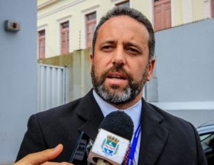 3005-Leandro-Almeida-PF-0002-377x290