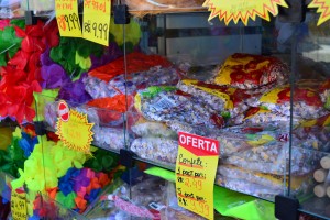 fiscais_analisam_produtos_vendidos_durante_o_carnaval_foto_ascom_inmeq_20180130_1153032159
