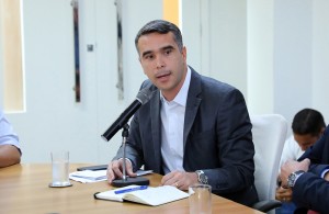 secretario_rafael_brito_na_solenidade_de_assinatura_de_concessao_de_incentivos_fiscais_por_meio_do_prodesin_para_mais_quatro_empresas_foto_marcio_ferreira_20180112_1607421144