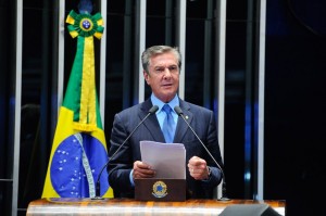 Plenário do Senado Federal durante sessão deliberativa ordinária. À tribuna em discurso, senador Fernando Collor (PTC-AL)