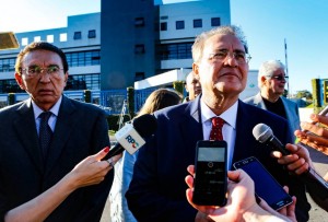 Senador Renan Calheiros aproveitou visita ao ex-presidente Lula para declarar apoio à candidatura petista e criticar a campanha de Henrique Meirelles (MDB) pela Presidência